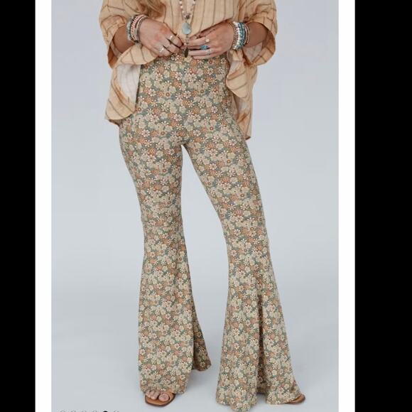 Three Bird Nest, Dream in Flowers Flare Pants - Picture 3 of 11